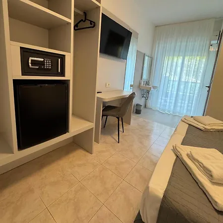 Отель Dolcevita Park & Included